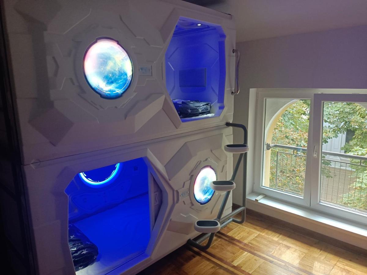 Panda Victor Space Capsule Hostel-Neo Nomad Beograd Eksteriør bilde