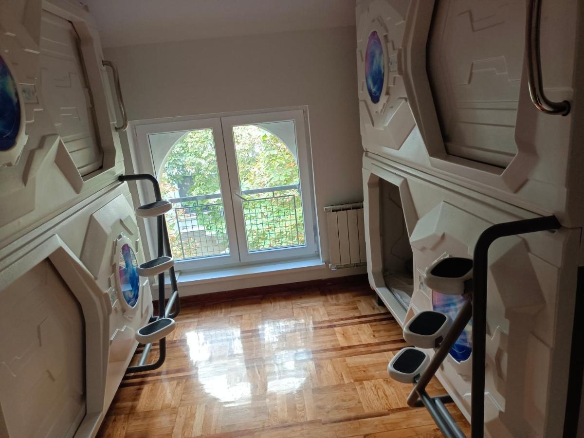 Panda Victor Space Capsule Hostel-Neo Nomad Beograd Eksteriør bilde
