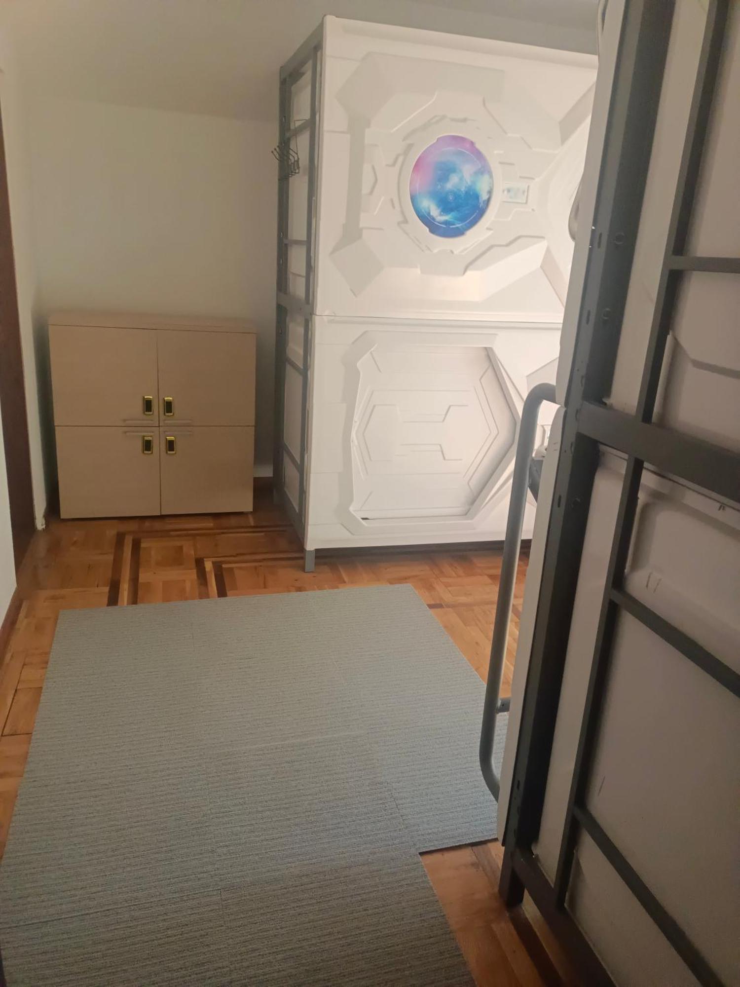 Panda Victor Space Capsule Hostel-Neo Nomad Beograd Eksteriør bilde