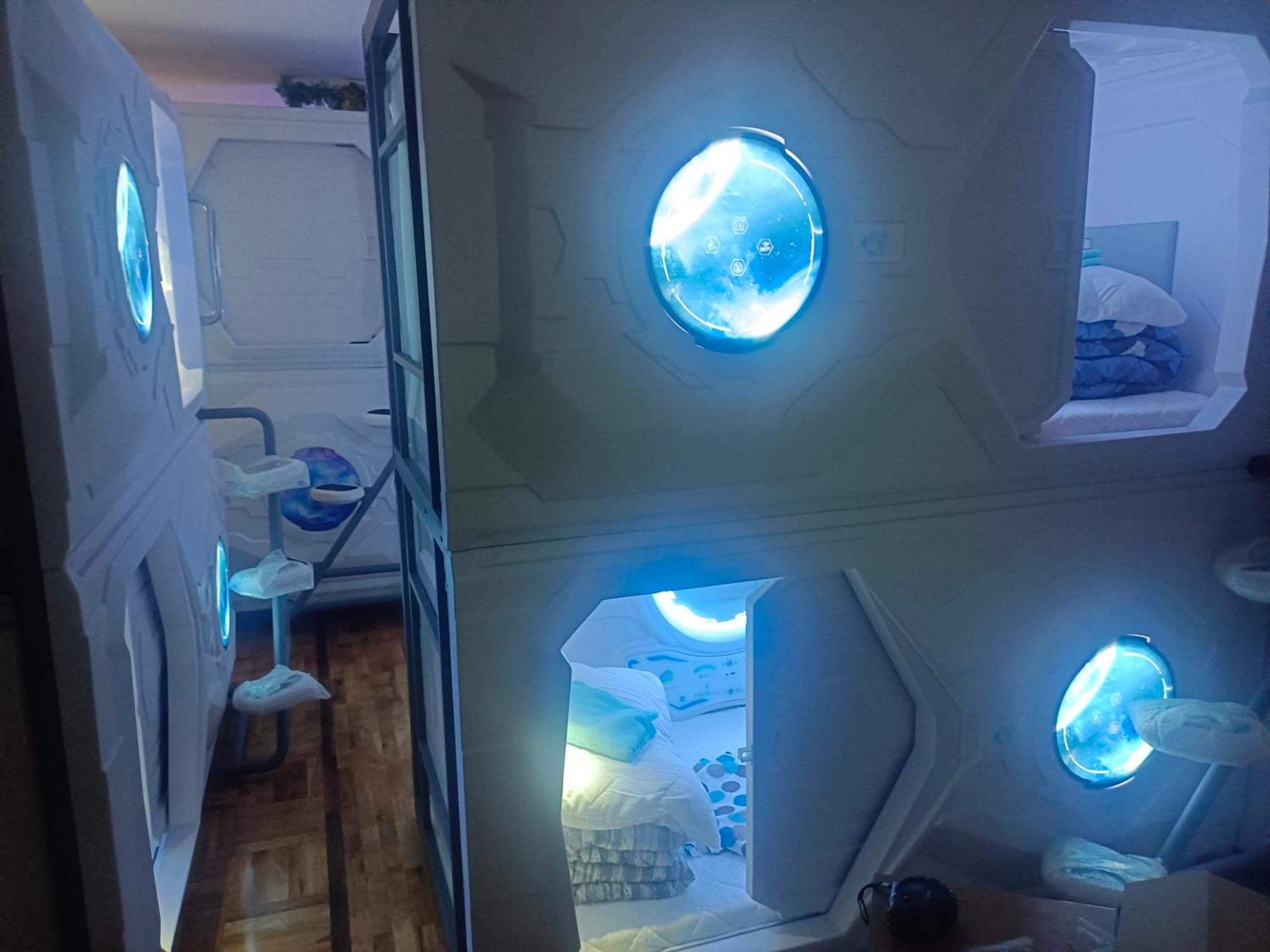 Panda Victor Space Capsule Hostel-Neo Nomad Beograd Eksteriør bilde